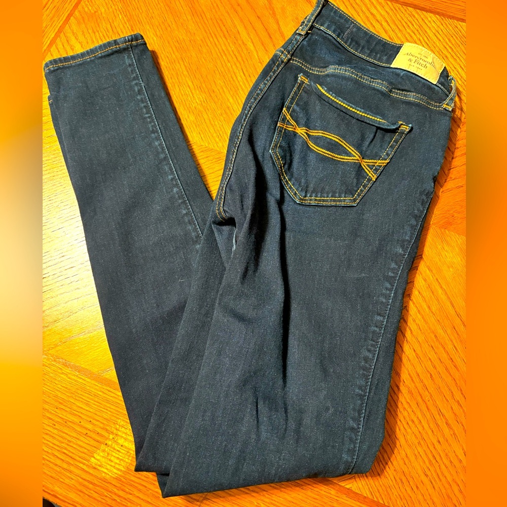 Abercrombie & Fitch Dark Indigo Skinny Jeans size 6 waist 28